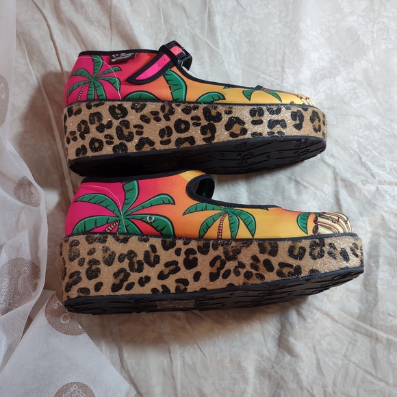 BNIB size 5 Chocolaticas Tiki platform - Picture 4 of 11